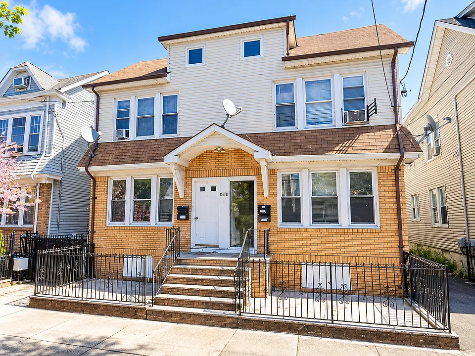 208 Columbia Ave #1L