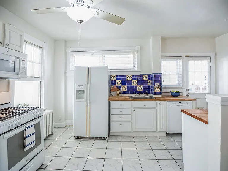 1427 Kearny St NE — Photo 9