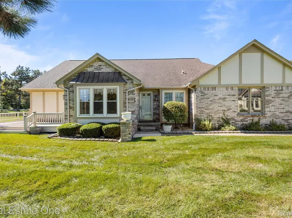 15696 Orchard Ridge Dr, Clinton Township, MI 48038