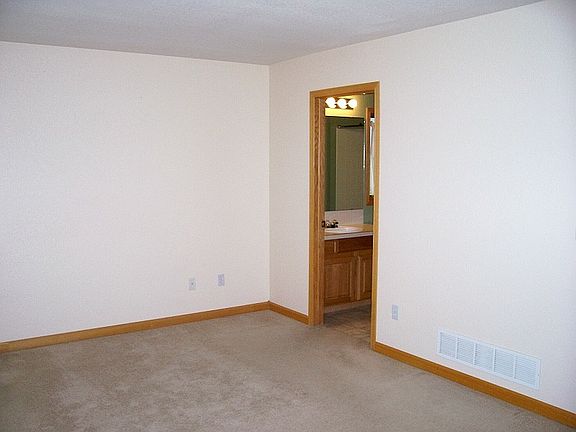 4th image of 8401 Calumet Way