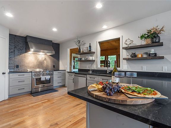 4th image of 3889 Mundell Rd