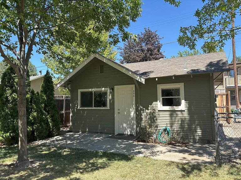 806 E McKinley St — Photo 2