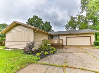 655 Eleanora Dr, Cuyahoga Falls, OH 44223