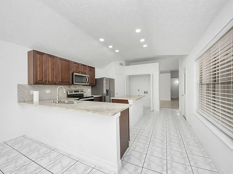 4922 E Laureldale Dr — Photo 17