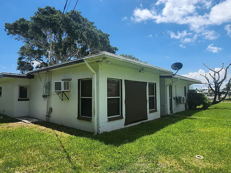 485 N Shore Dr — Photo 1