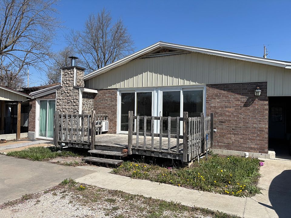 1st image of 304 1st St