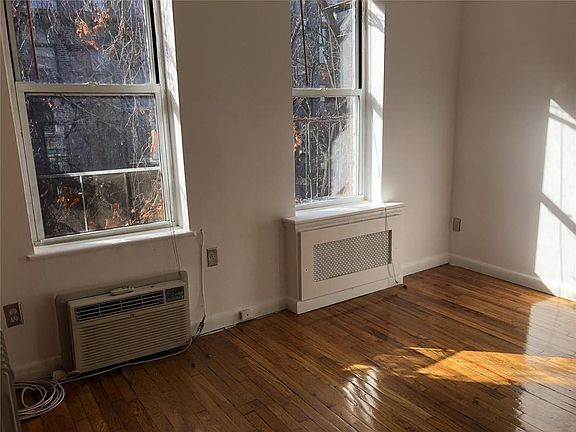 4th image of 424 W 46th St APT 4B