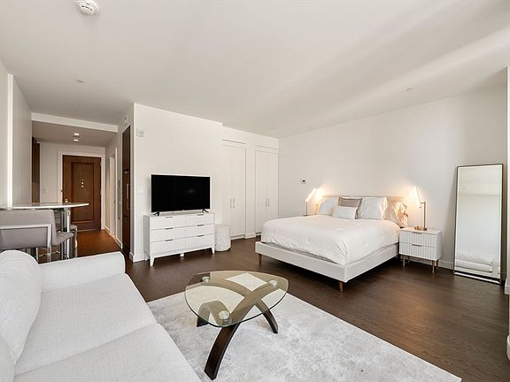 2nd image of 430 Stuart St #1518