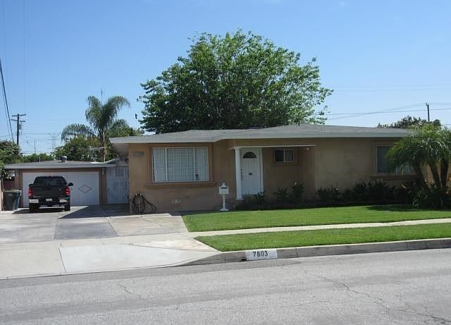 6 Bed / 3 Bath w/ Pool