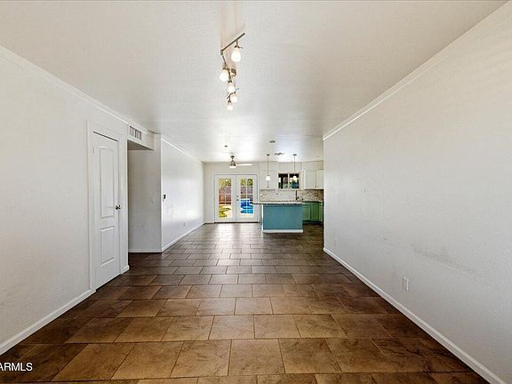 4th image of 1433 E WINDSOR Avenue