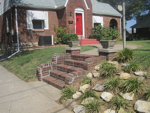 4th image of 216 S Sterling Ave