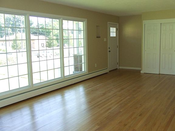 3rd image of 106 N Mountain Blvd