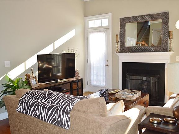 4th image of 4126 Baylor St