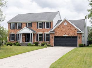 5702 Kippen Dr, East Amherst, NY 14051
