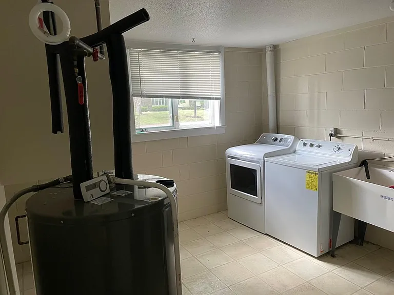 Lower level washer and dryer