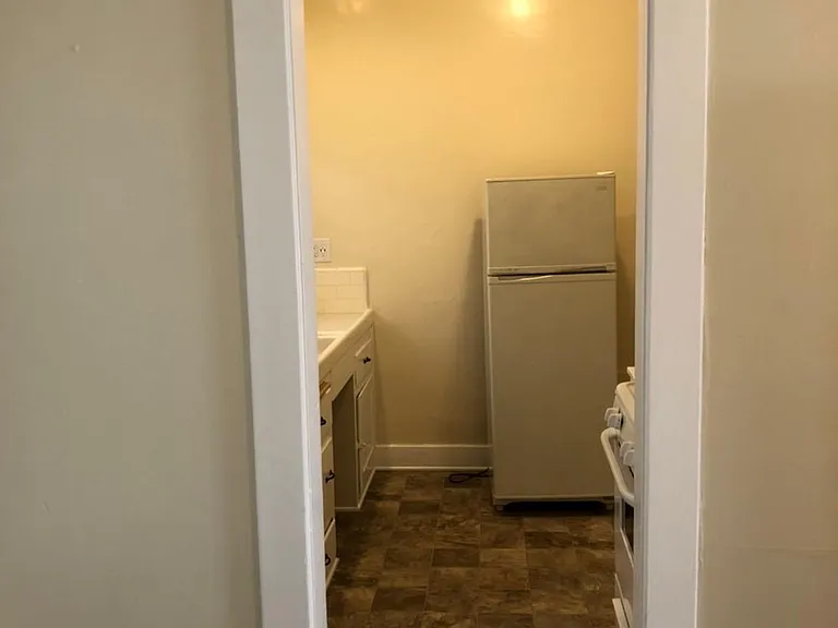 1334 E 2nd St #5 — Photo 11