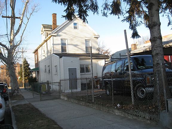 2nd image of 1900 Lacombe Ave