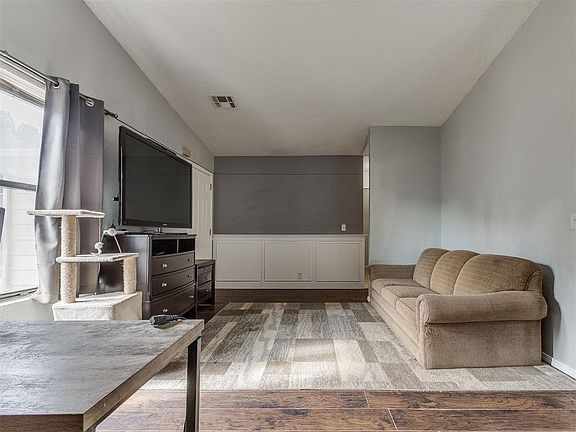 5th image of 432 Dauphin Ave