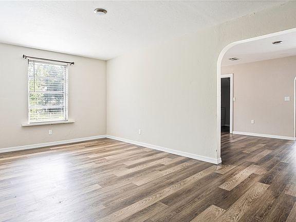 3rd image of 4028 Desoto Ave