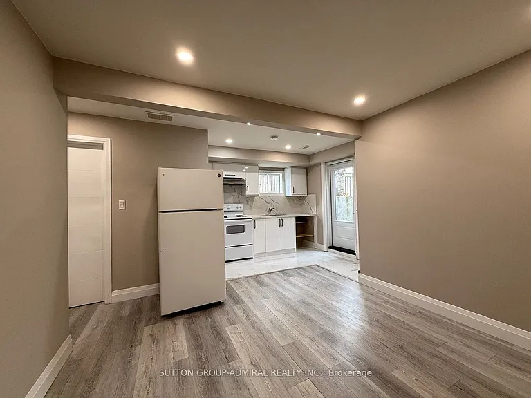 386 Irene Dr — Photo 32