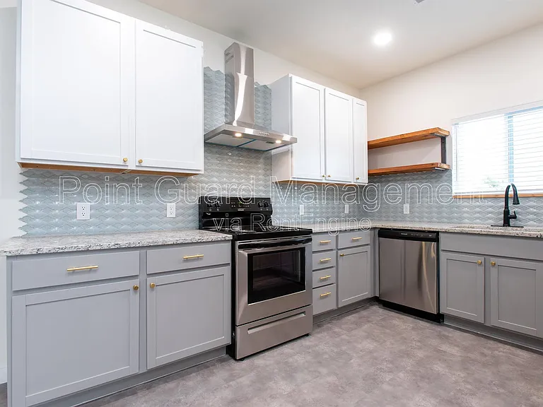 2885 N Oliver St — Photo 36