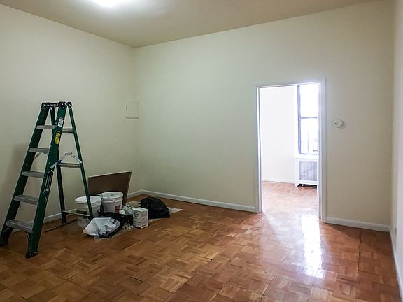 4th image of 920 3rd Ave Fl 2