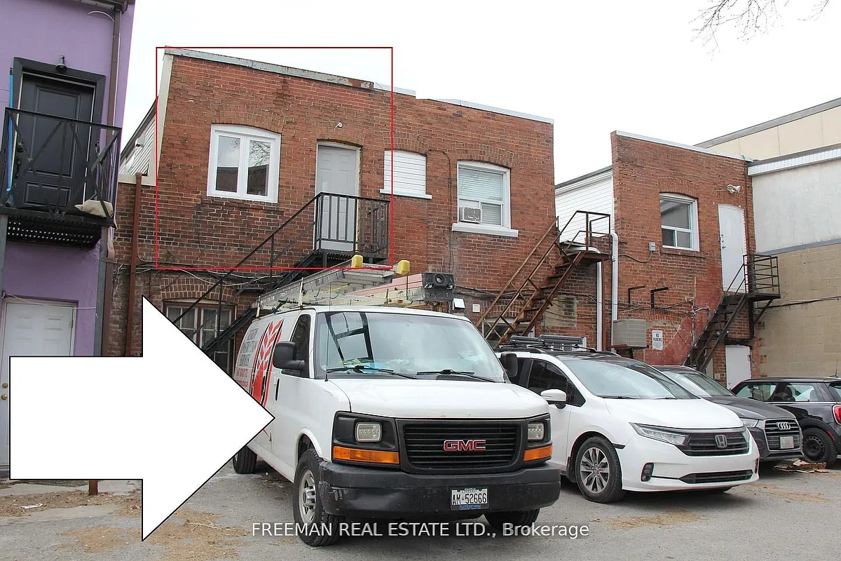 Building Photo - 3449 Yonge St #2