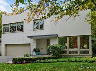 390 Moraine Rd, Highland Park, IL 60035