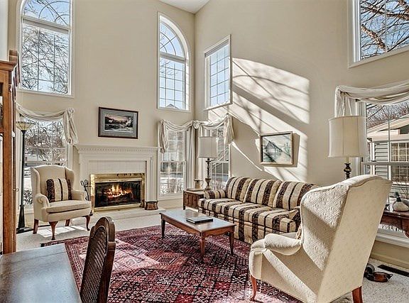 2nd image of 305 Princeton Ln
