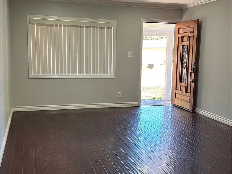 8739 Tyrone Ave — Photo 6