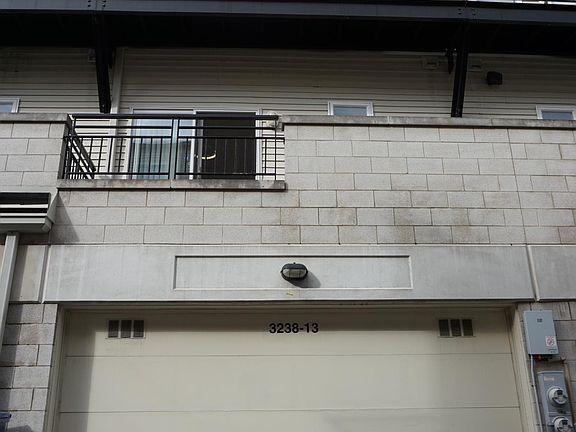4th image of 3238 N Kilbourn Ave Unit 13