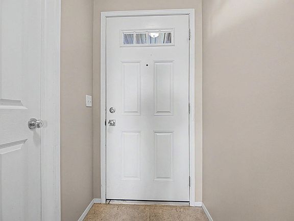 5th image of 9083 Scott Cres NW