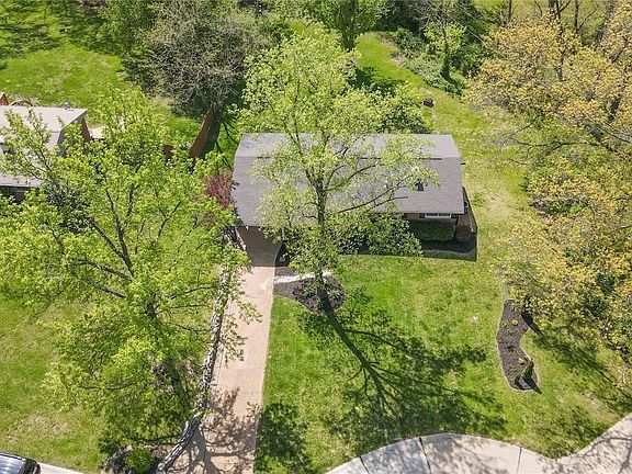 3rd image of 9 Country Squire Ln