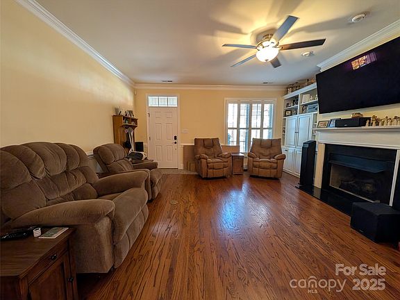 5th image of 5993 Village Dr NW