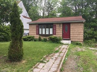 315 Elmira Trl, Hopatcong, NJ 07843