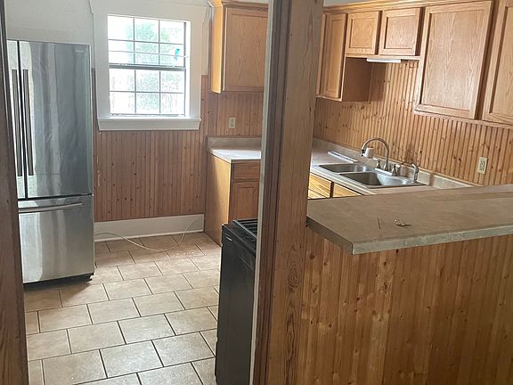 3rd image of 321 S 11th St