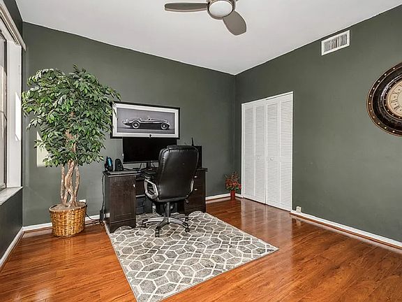 5th image of 1000 NW 105th Ave