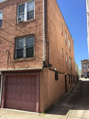 Rented by RealTegrity NY LLC | media 22