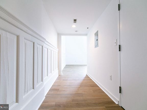 2nd image of 109 W Wildey St #207