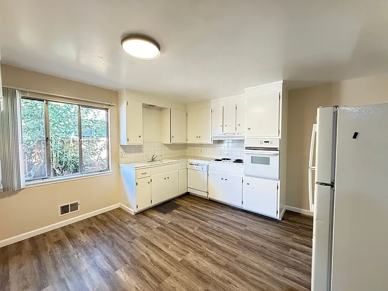 544-548 E McKinley Ave — Photo 11