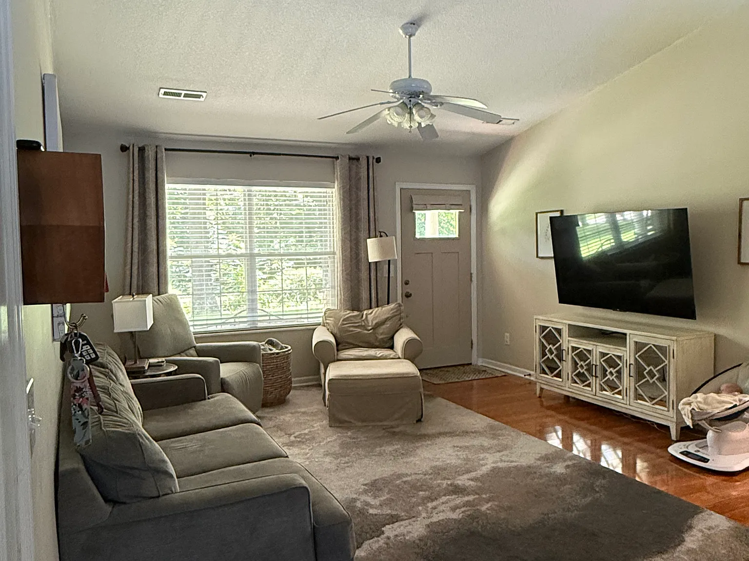 3 bed, 1340 sqft, $2,100 — Photo 4