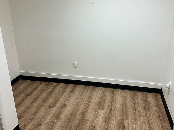 4th image of 292 S Franklin St #27