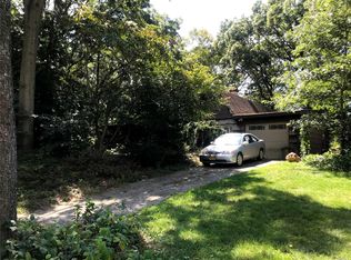 30 Halfcircle Dr, Holbrook, NY 11741