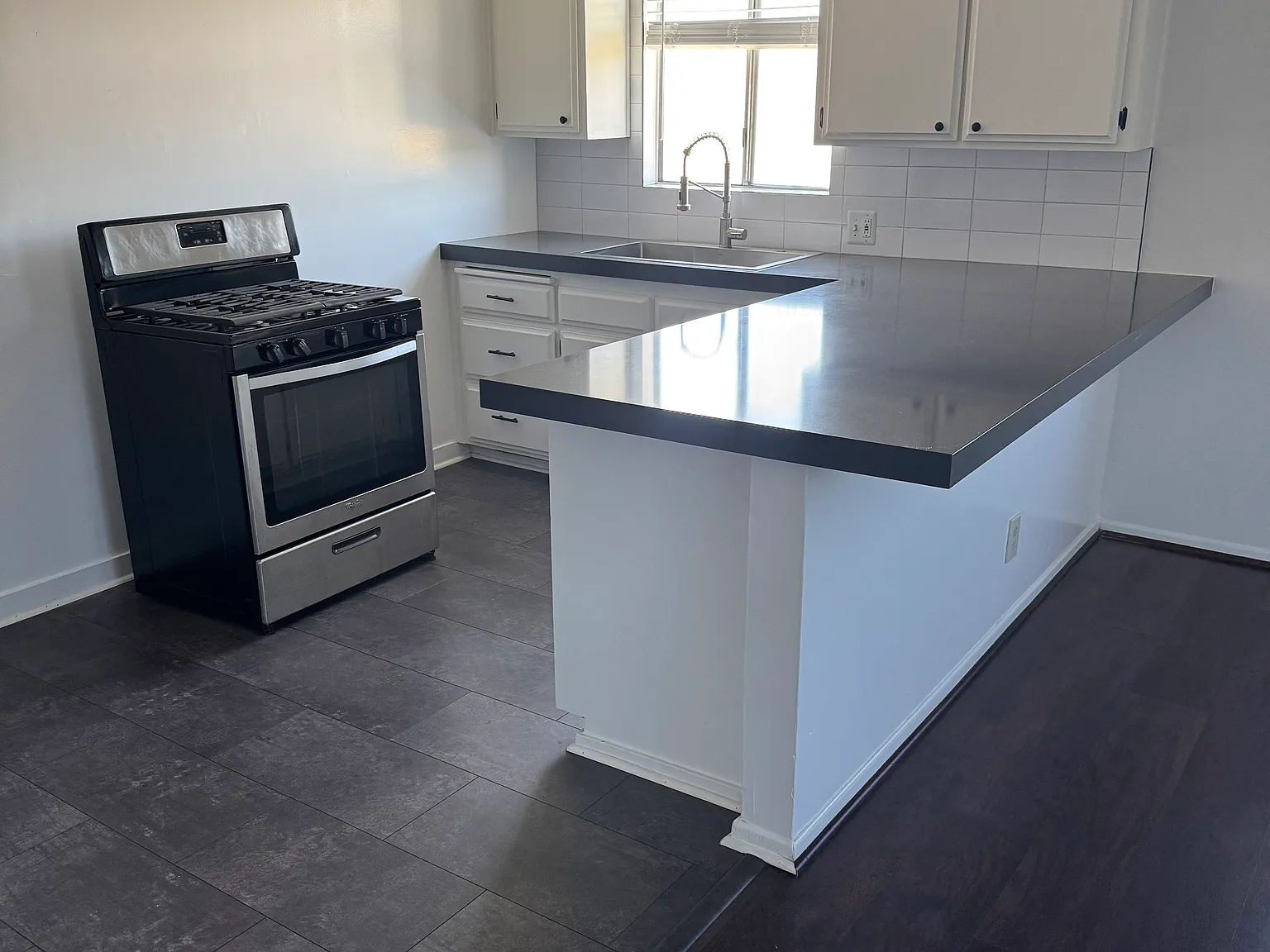 2 bed, 1200 sqft, $2,800 — Photo 3