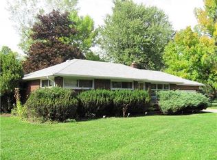 10 Ayer Rd, Amherst, NY 14221