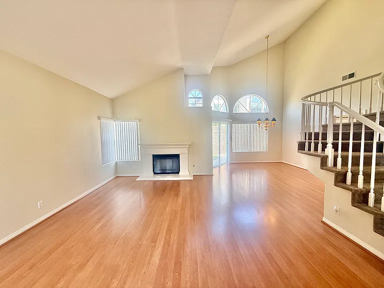 303 Calle Moreno — Photo 3