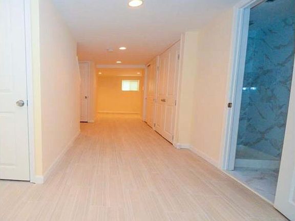 4th image of 1943 W Spencer Ave #1