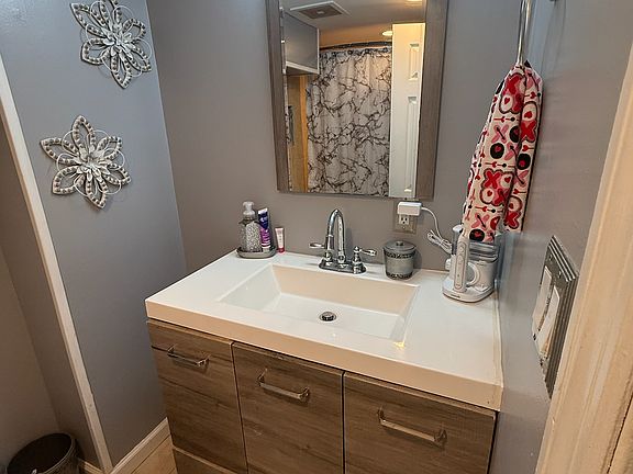 5th image of 65 Elizabeth Dr #1