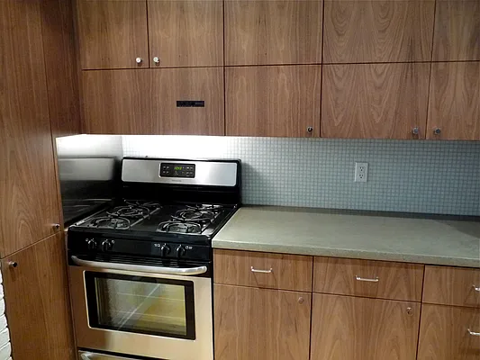 Rented by Perry Associates NYC Inc | media 20