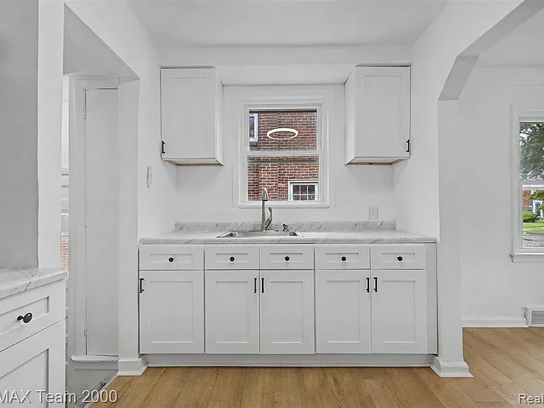 1670 Riverbank St — Photo 14